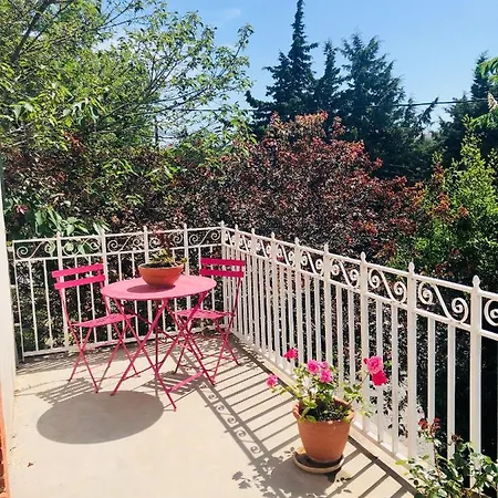 Le Marronnier לינה וארוחת בוקר