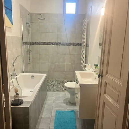 לינה וארוחת בוקר Le Marronnier