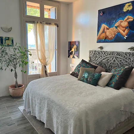 Le Marronnier לינה וארוחת בוקר